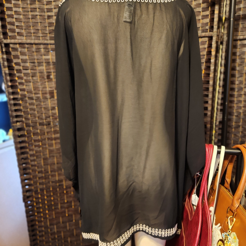 Chico's Elegant Black Tunic with Cream Detailing - Picture 3 of 4